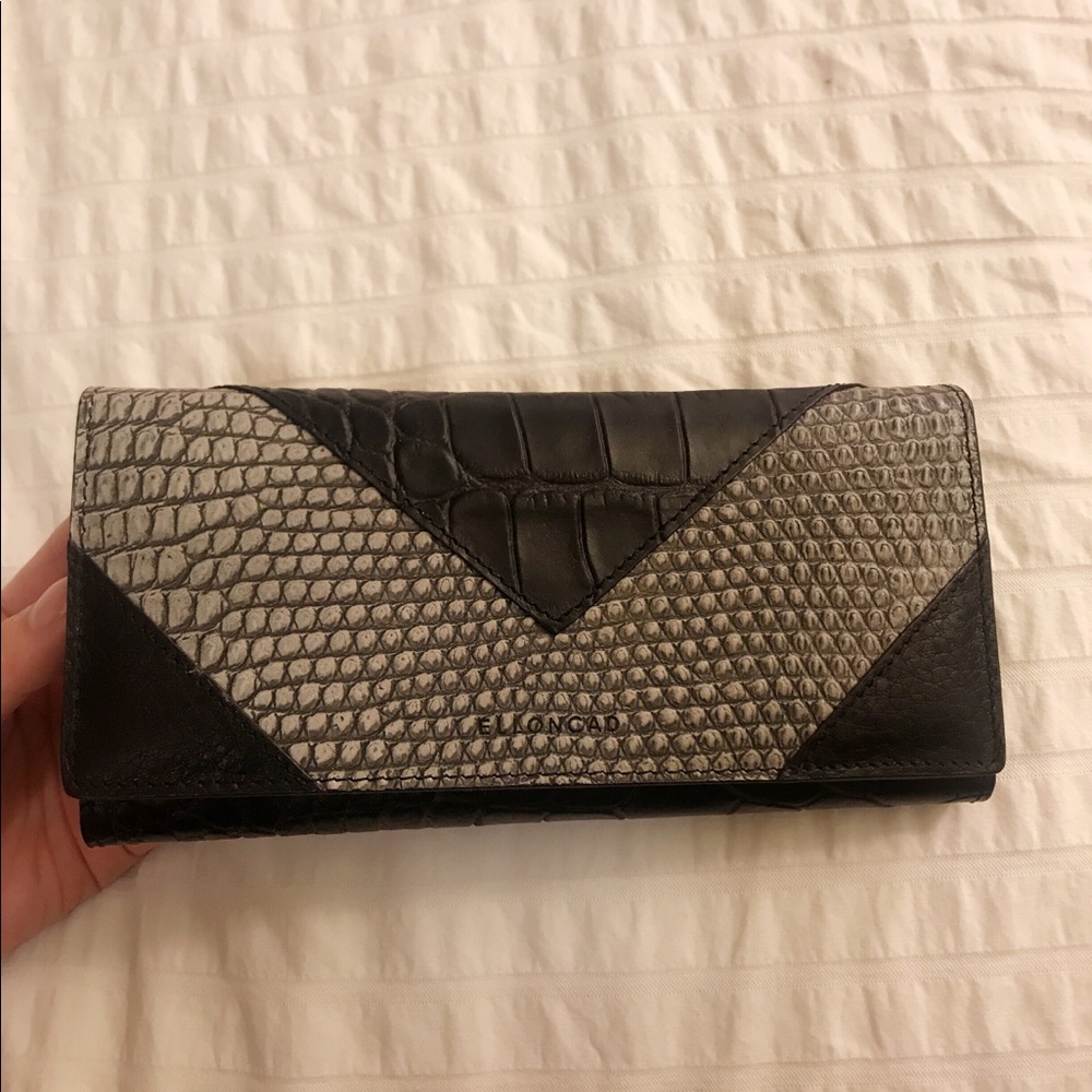 Beautiful engraved Top Grain leather wallet